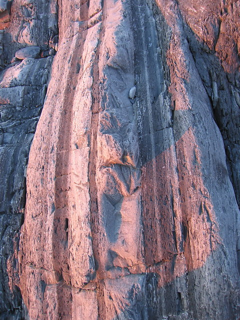 Folded strata below Allt Wen